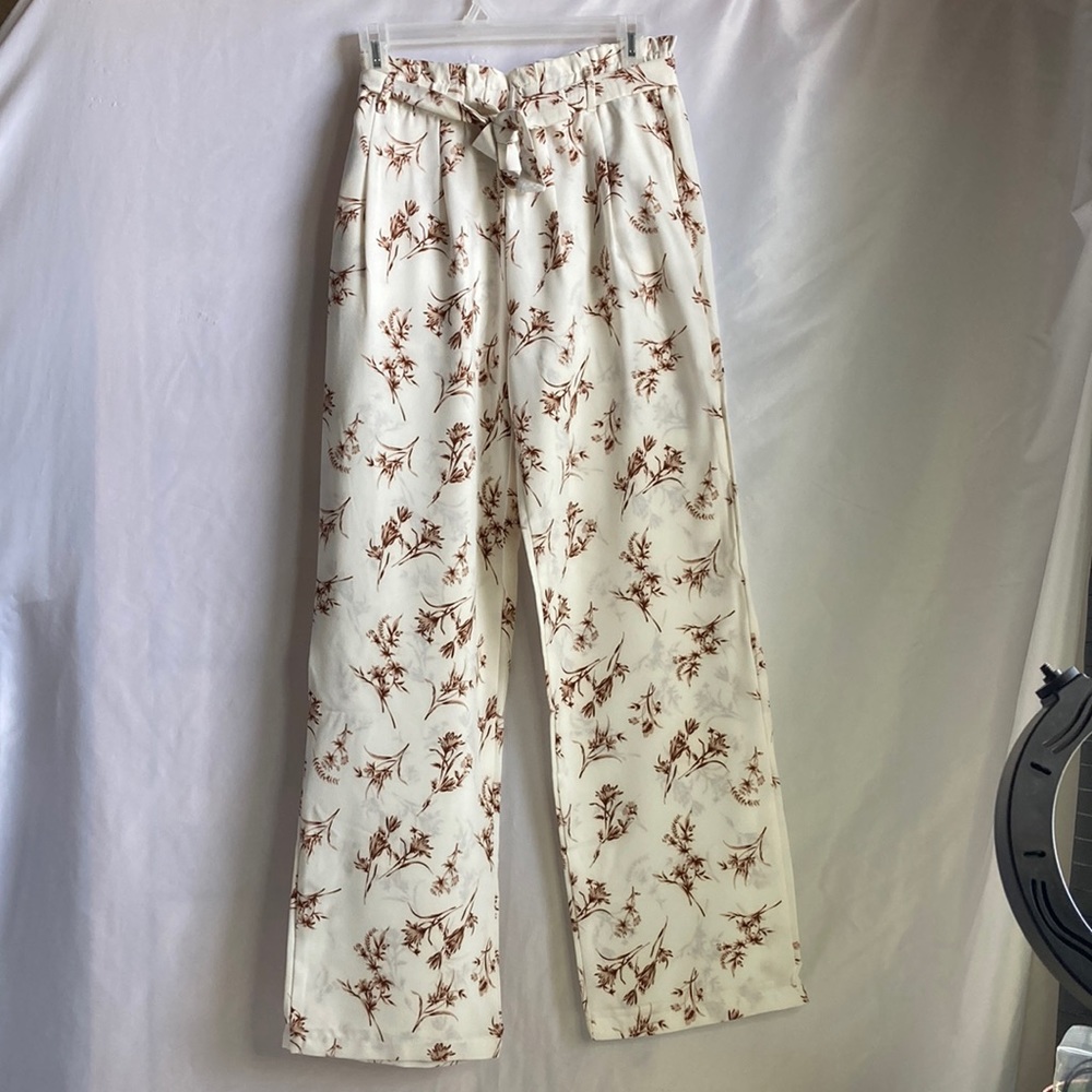 Bailey’s Blossoms Beach/Resort Paper Bag Style Pants Size Various